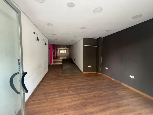 Avenida de la Constitución. Alquiler local comercial 93 m2. — 6