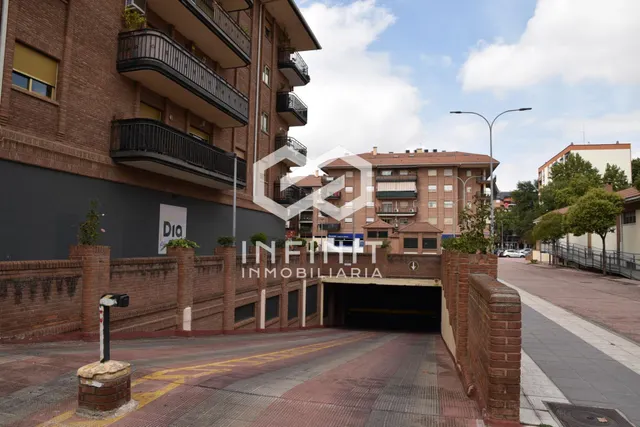 ¡TU COCHE Y TU MOTO, JUNTOS Y A SALVO! Plaza junto al centro de Alcalá — 22