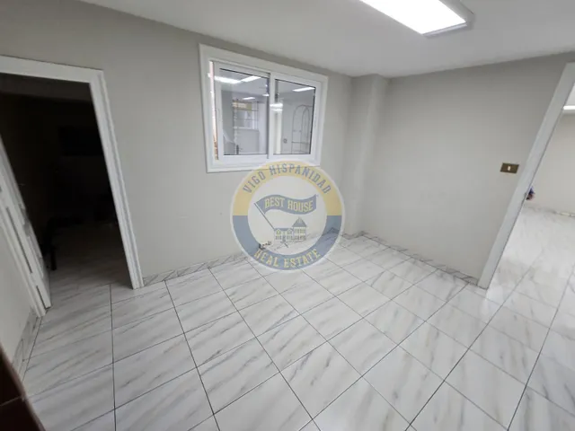 Bajo comercial de gran visibilidad — 25
