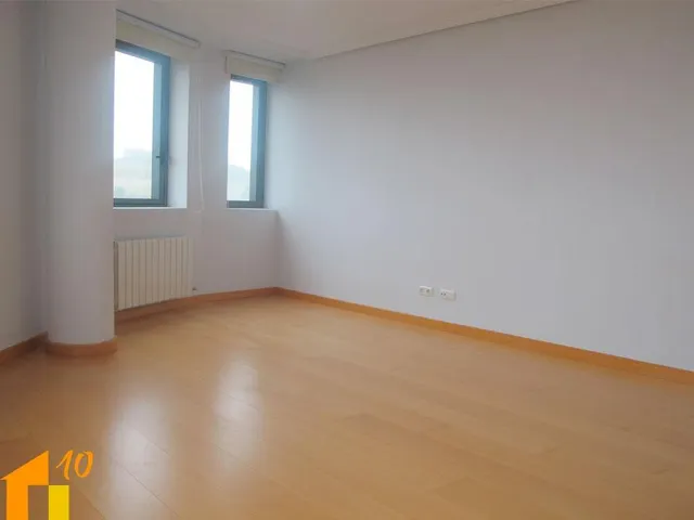 Piso en alquiler zona Sur, cuatro dormitorios y tres baños con garaje y trastero. — 4