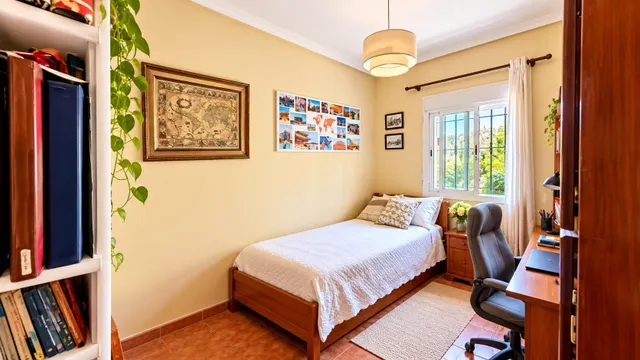 Chalet urbano reformado con piscina, placas solares y todas las comodidades — 32