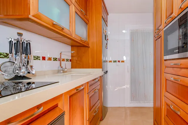 Piso luminoso de 3 hab. con vistas, garaje, trastero y ascensor en Albolote. — 25