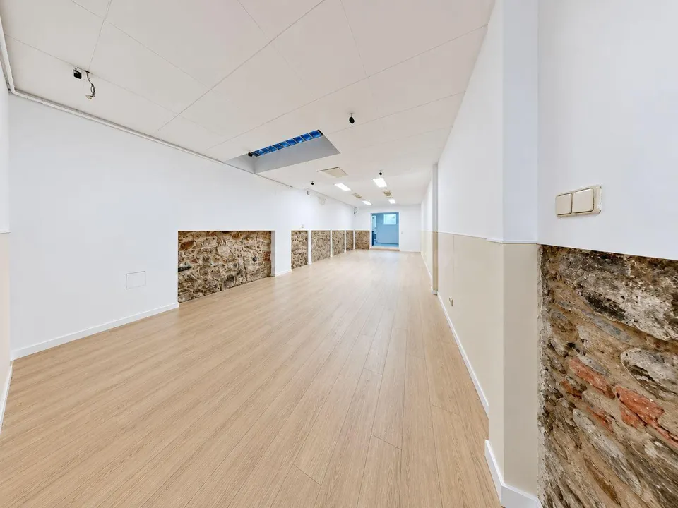 Local comercial con encanto y patio privado