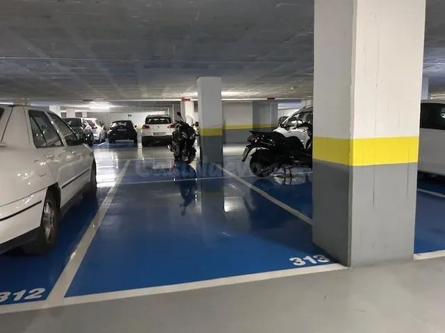 Plaza de parking en alquiler en la Creu Alta cerca de Plaza  - foto 2