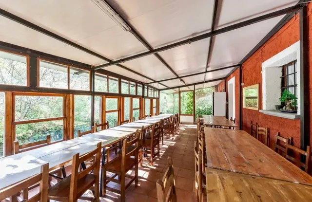 Vivienda con Restaurante listo para continuar la actividad, con cocina totalmente equipada — 18