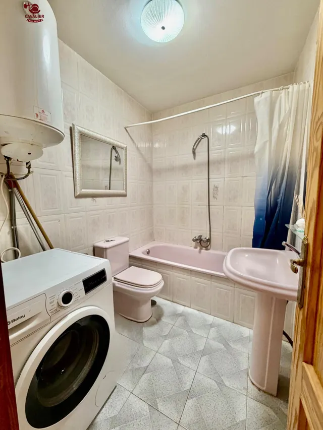 Luminoso piso de 60m2 con soleada orientacion oeste con 1 dormitorio, comoda cocina americana, salon y baño completo. — 10