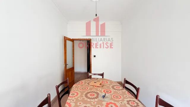 LUMINIOSA VIVIENDA PARA REFORMAR CON ASCENSOR EN O COUTO — 10