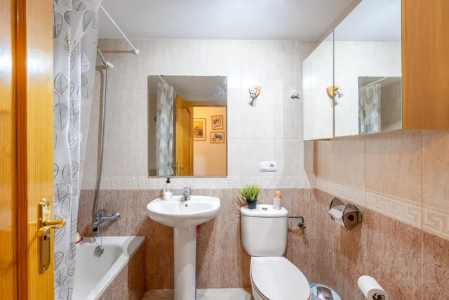 Ático Exclusivo en Roquetas de Mar con Amplia Terraza y Piscina Comunitaria — 25