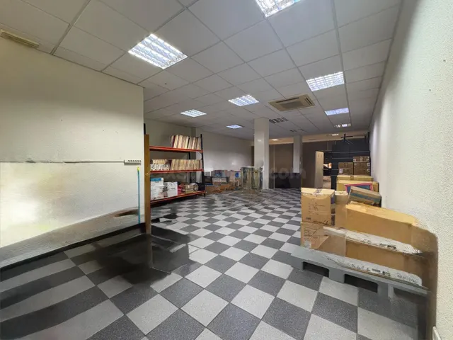 VENTA DE LOCAL COMERCIAL, CON INQUILINO SOLVENTE - foto 2