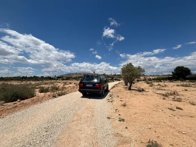 Parcela muy bien situada a la venta - foto 5