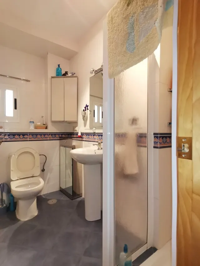 SE VENDE CASA EN PLENO CENTRO DE LOS VILLARES — 22