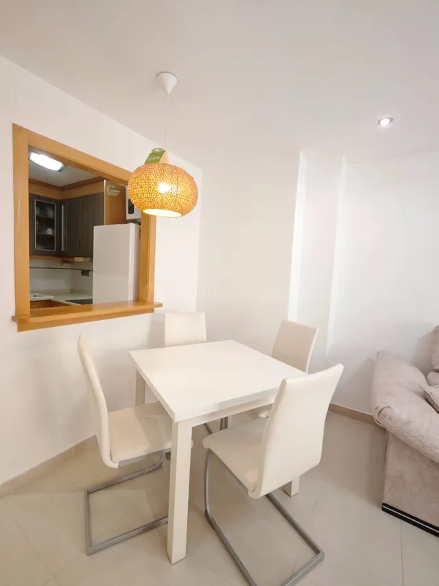 Piso de 2 dormitorios con terraza y ascensor en Torrevieja — 2
