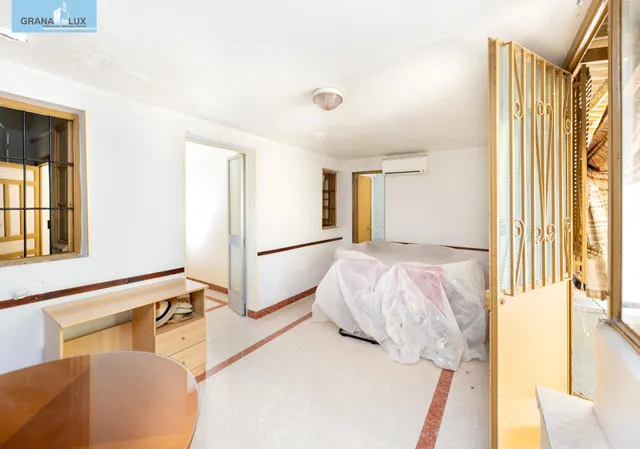 ¡CASA EN UNA SOLA PLANTA, CREA TU VIVIENDA IDEAL EN ALBOLOTE! Casa en una sola planta con patio, garaje y un gran potencial. — 6