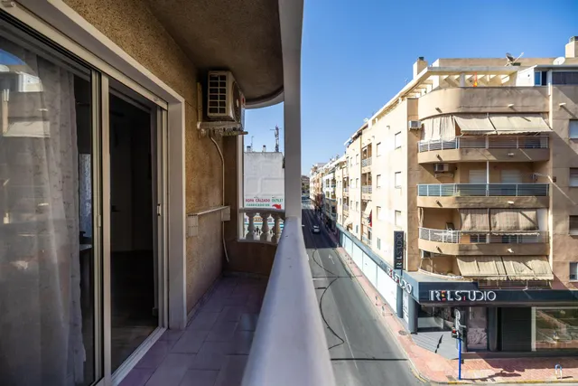 Apartamento de 1 dormitorio con dos terrazas en el centro de Torrevieja — 9