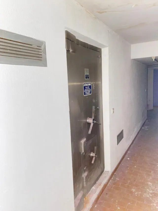 LOCAL CÉNTRICO LAZURTEGUI INVERSION (Se vende con inquilino) — 9