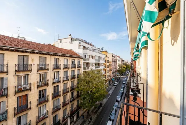 LUMINOSO PISO CON DISTRIBUCIÓN MUY ATRACTIVA EN UNA FINCA RE - foto 5
