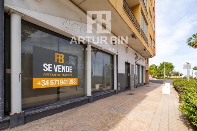 Local comercial 604m² en venta - Costa de valencia