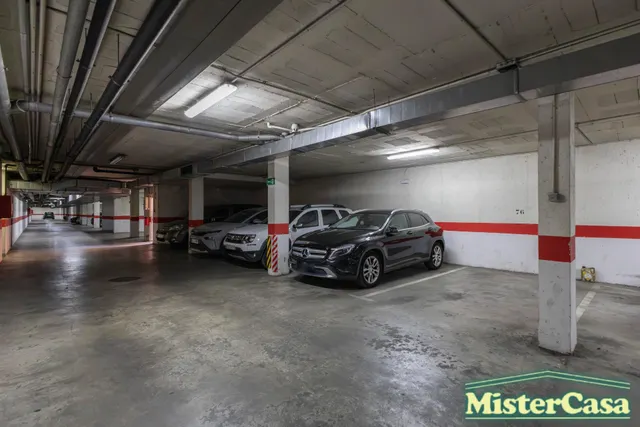 EXCLUSIVA. Piso zona sur VPO . 3 dormitorios , 2 baños , terraza . Plaza de garaje y trastero . — 36