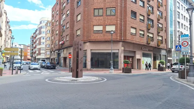 ¡OPORTUNIDAD ÚNICA DE ALQUILER EN EL CORAZÓN DE PONFERRADA!  🏙️✨ — 6