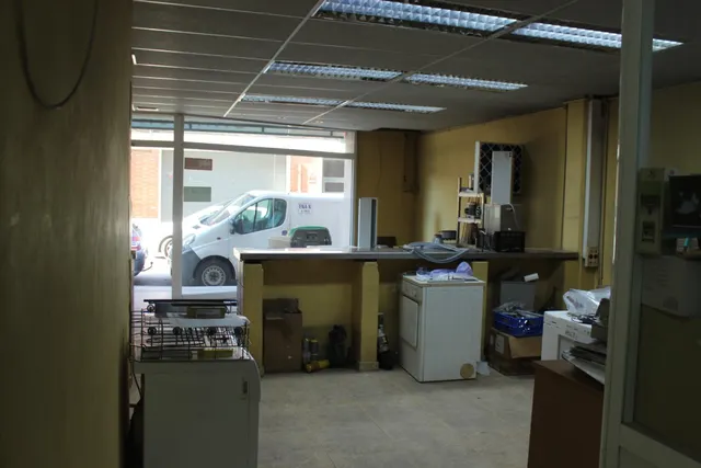 LOCAL EN VENTA EN MANRESA ZONA CALLE VILADORDIS — 15