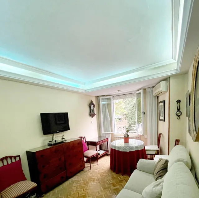Piso en Calle Jose Villena — 12