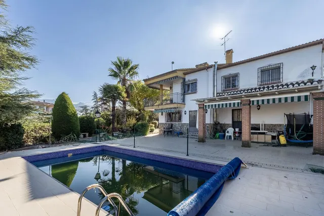 Chalet independiente con muchas posibilidades en Gojar. - foto 2
