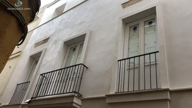 Oportunidad en el Centro de Cádiz: Local Comercial Versátil — 6