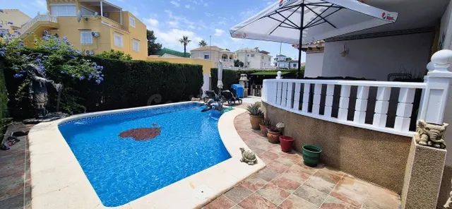 Villa de 4 habitaciones en venta en Villamartín - foto 5