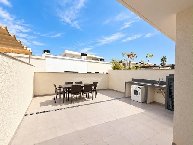 Moderno chalet adosado de 315m2 con gran garaje y piscina comunitaria — 22
