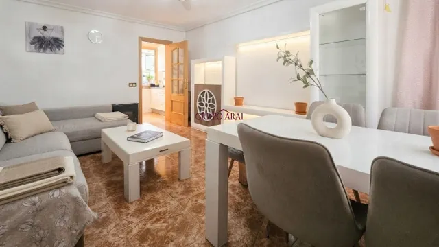 Amplio piso de 90 m2 con balcón y 3 habitaciones en Virgen d