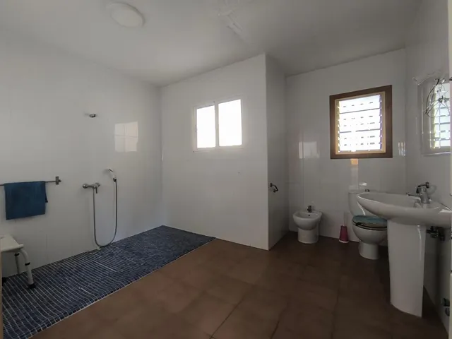Casa independiente con parcela, 5 dormitorios y garaje en Alquerías (Murcia) — 38