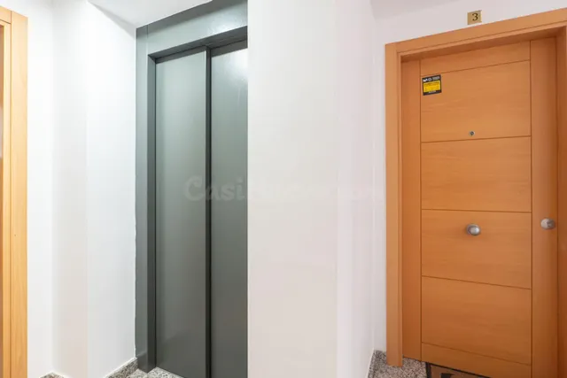 Ático dúplex con terraza, piscina comunitaria, parking, gara - foto 2