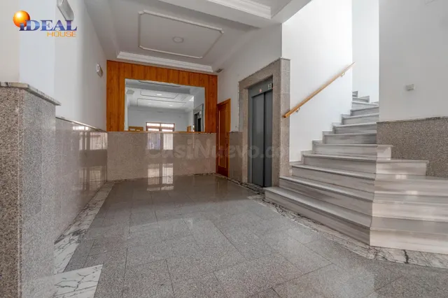 PISO EN LAS GABIAS JUNTO AL METRO — 2