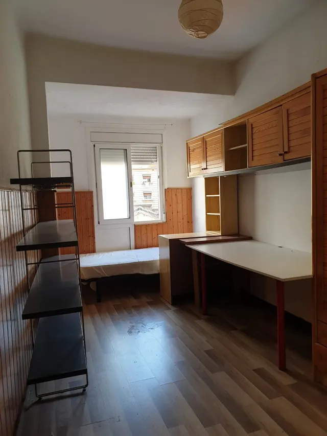 Ático con terraza de 20 m2 , tres habitaciones — 18