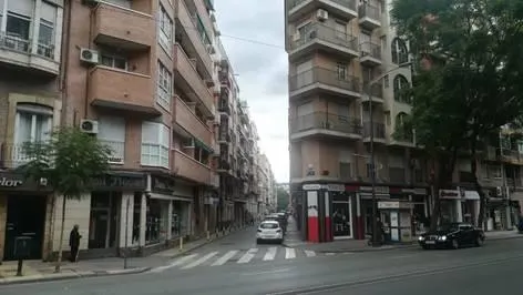 Inmueble tapiado para reformar Piso tapiado de 100 m2 para reformar en el barrio de El Carmen, Murcia. — 24