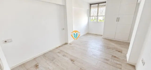 Moderno Piso Reformado en el Corazón del Rincon de Loix, Benidorm — 9