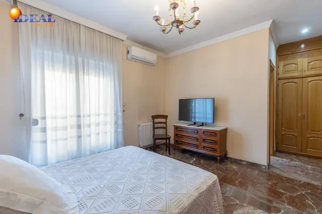 Casa en esquina en venta en Las Gabias — 31