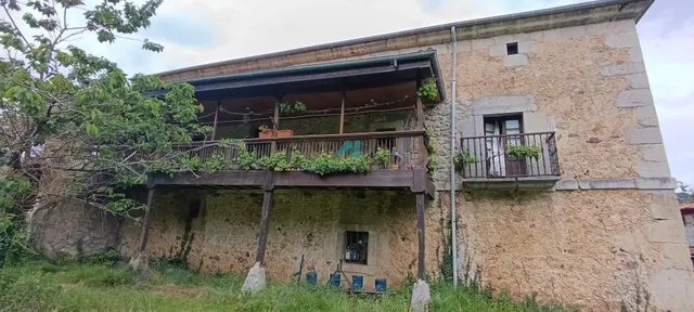 Se vende casa de piedra con jardín en Riva de Ruesga — 4
