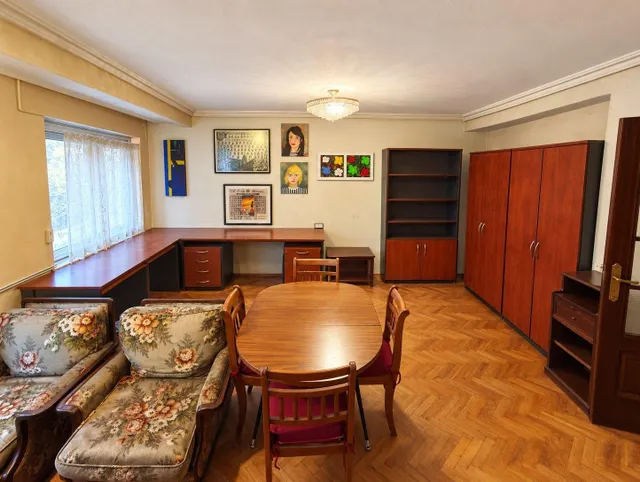 Tres dormitorios, gran salón y ubicación estratégica — 240.000 € — 6