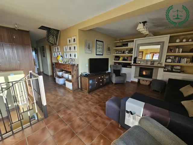 Chalet independiente con parcela de 1.000 m2 y piscina privada. — 10