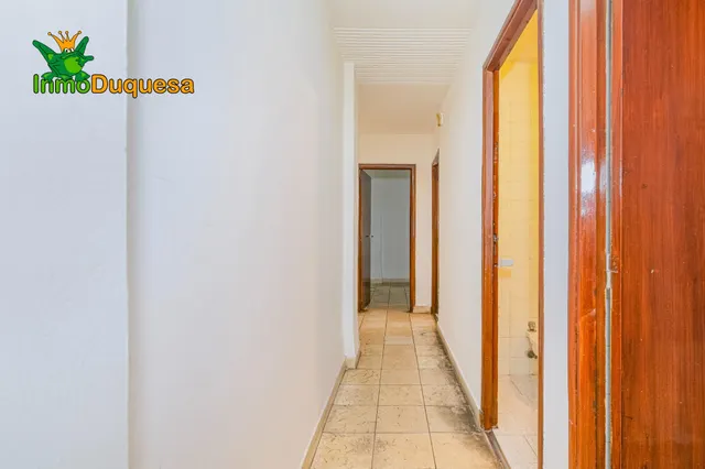 Piso de 4 Dorm. en Camino de Ronda. Para REFORMAR. — 10
