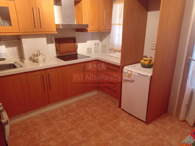 SE VENDE PISO Y LOCAL EN SAN PEDRO(PUEBLO) EN BUEN ESTADO, CON 5 DORMITORIOS. — 18