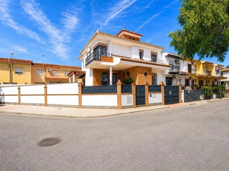 Casa con piscina en Santa Fe