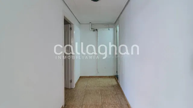 Edificio de tres alturas en Requena - foto 4