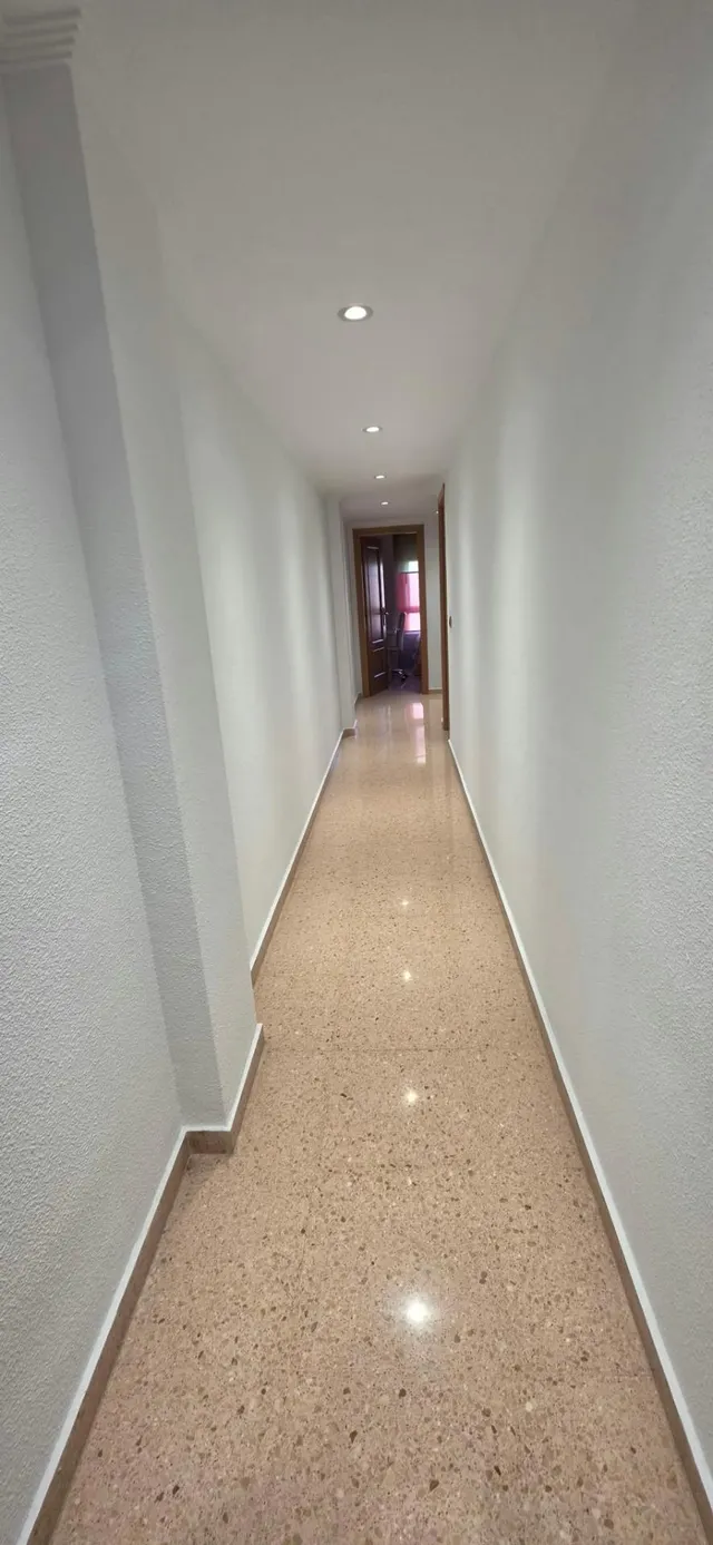 PISO A LA VENTA AMPLIO, LUMINOSO Y CON PLAZA DE GARAGE — 27