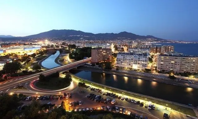 ATICO EN PLANTA Y EN ESQUINA A LA VENTA EN FUENGIROLA, CON EXCELENTES VISTAS AL MAR MEDITERRANEO. — 42