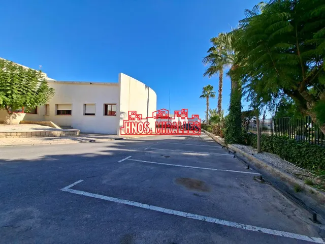 ¡¡ GRAN EDIFICIO EN ALQUILER CON 14 DESPACHOS, A 5 MINUTOS DEL AEROPUERTO !! — 3