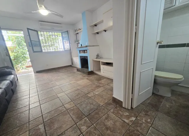 CASA ADOSADA DE 2 DORMITORIOS CON TERRAZAS, PISCINA Y GARAJE - foto 4