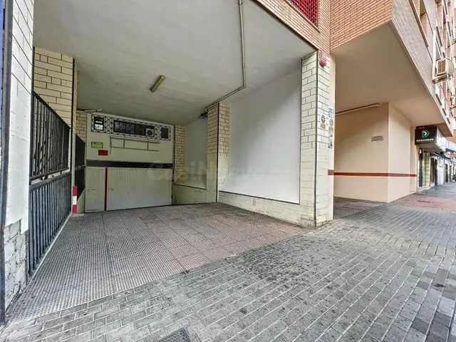 Plaza de garaje en Almería junto al Carrefour - foto 3