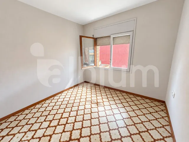 Amplio piso de 4 habitaciones con terraza, parking y trastero — 24